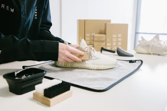 How to clean your yeezy slides?